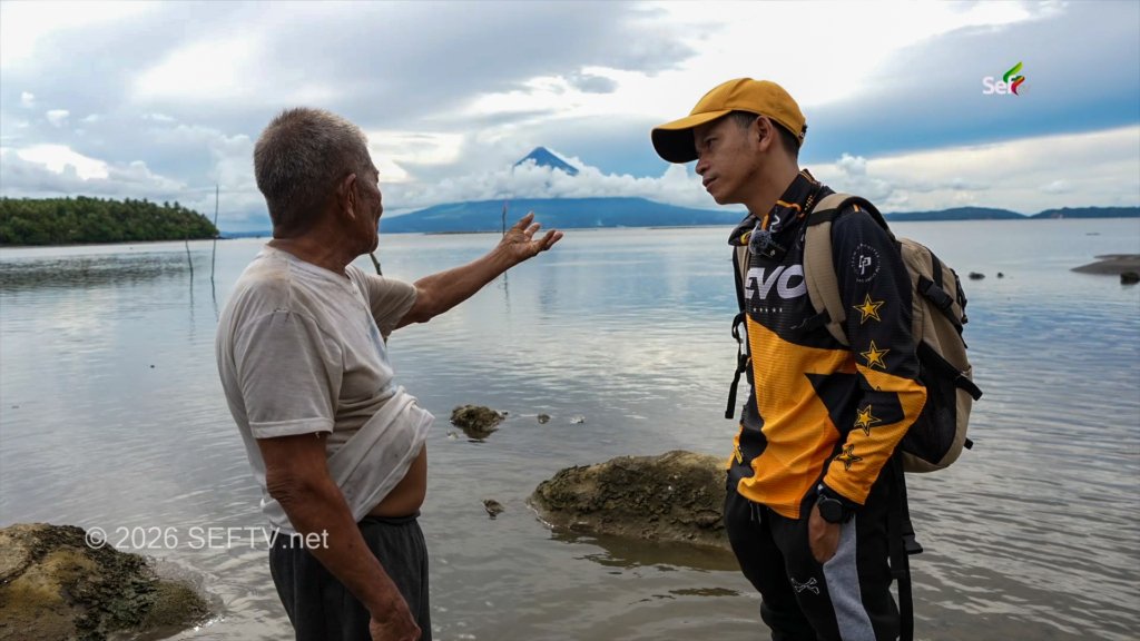 Resident Explaning the Boiling Sea